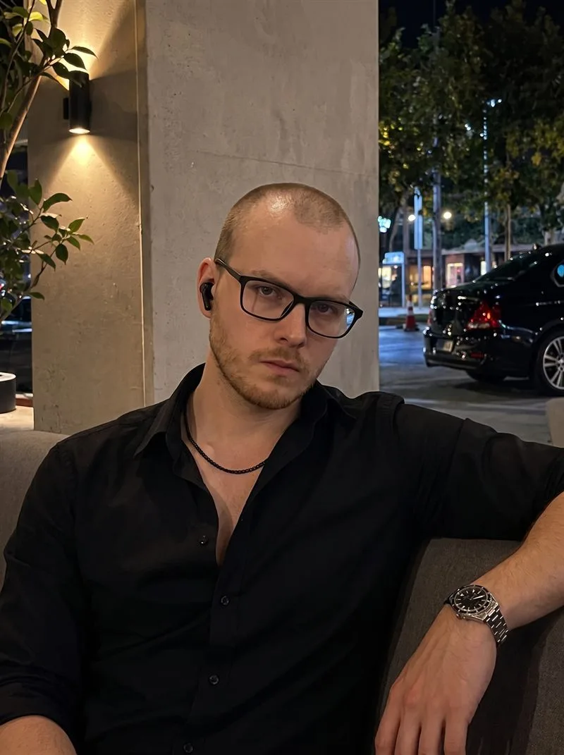 Roman — front-end developer at slv_visual
